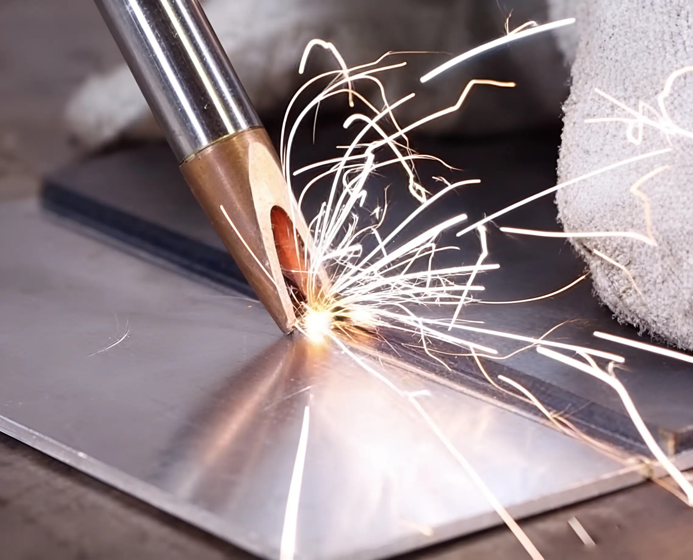 Maxwave 3-In-1 Laser Welder Vs. Trumpf Handheld Laser Welder: Which Is Better For Small Workshops? 3 %E6%BF%80%E5%85%89%E6%B8%85%E6%B4%97%E6%9C%BA2