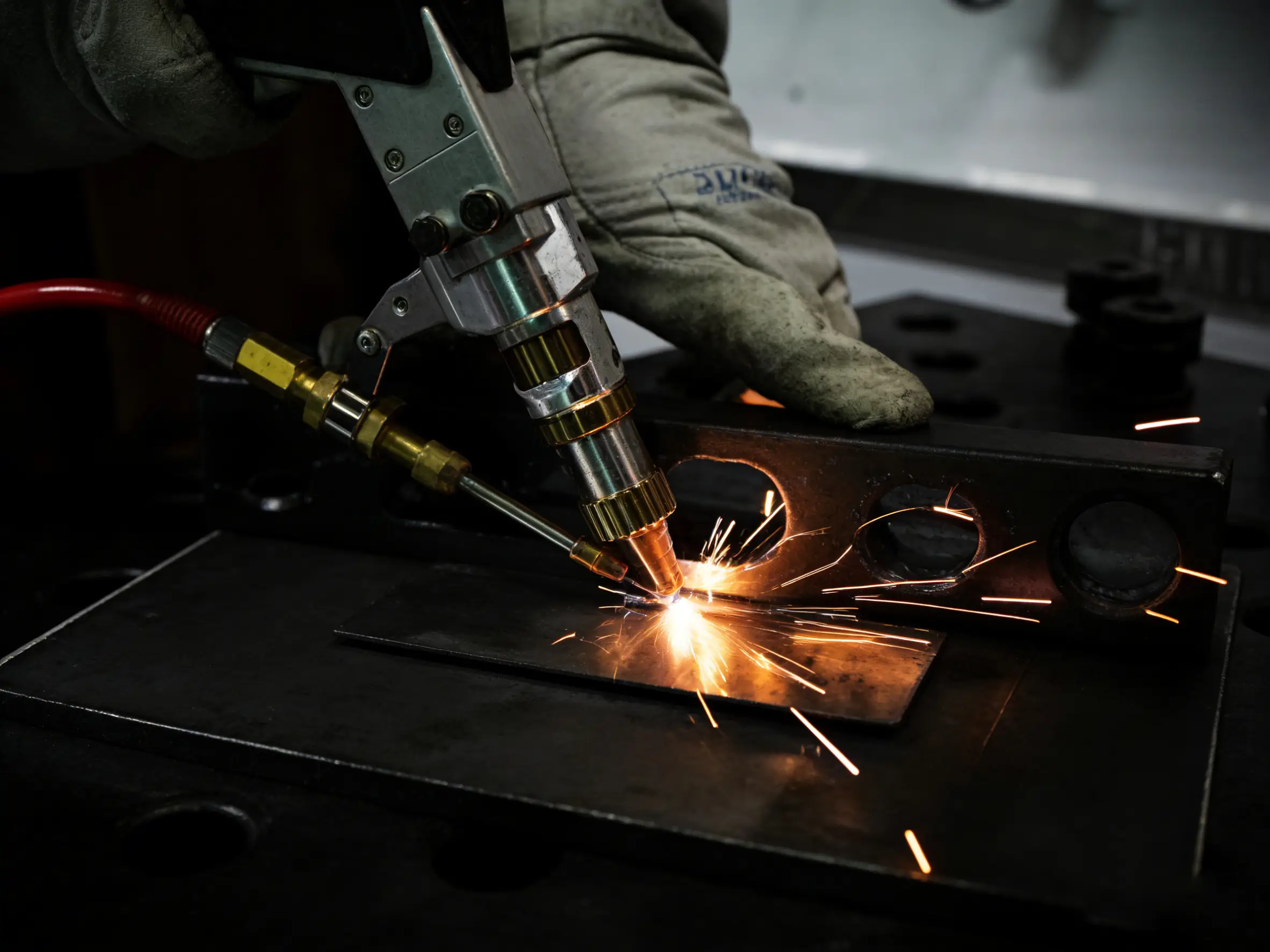Maxwave 3-In-1 Laser Welder Vs. Trumpf Handheld Laser Welder: Which Is Better For Small Workshops? 1 %E6%BF%80%E5%85%89%E6%B8%85%E6%B4%97%E6%9C%BA1