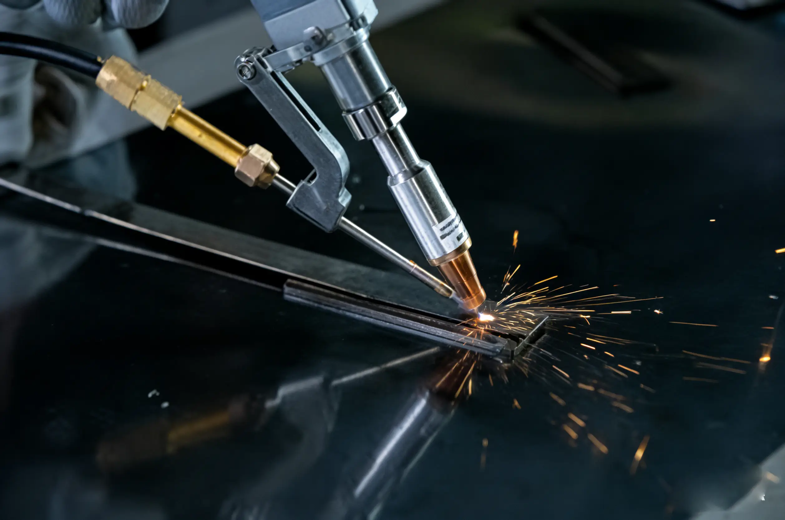 Amada Laser Welder For Small Workshops: Is It Overkill For Your Business? 1 Amada%E6%BF%80%E5%85%891%E7%84%8A%E6%8E%A5%E6%9C%BA%E9%80%82%E9%85%8D%E5%B0%8F%E4%BD%9C%E5%9D%8A%E5%88%86%E6%9E%90