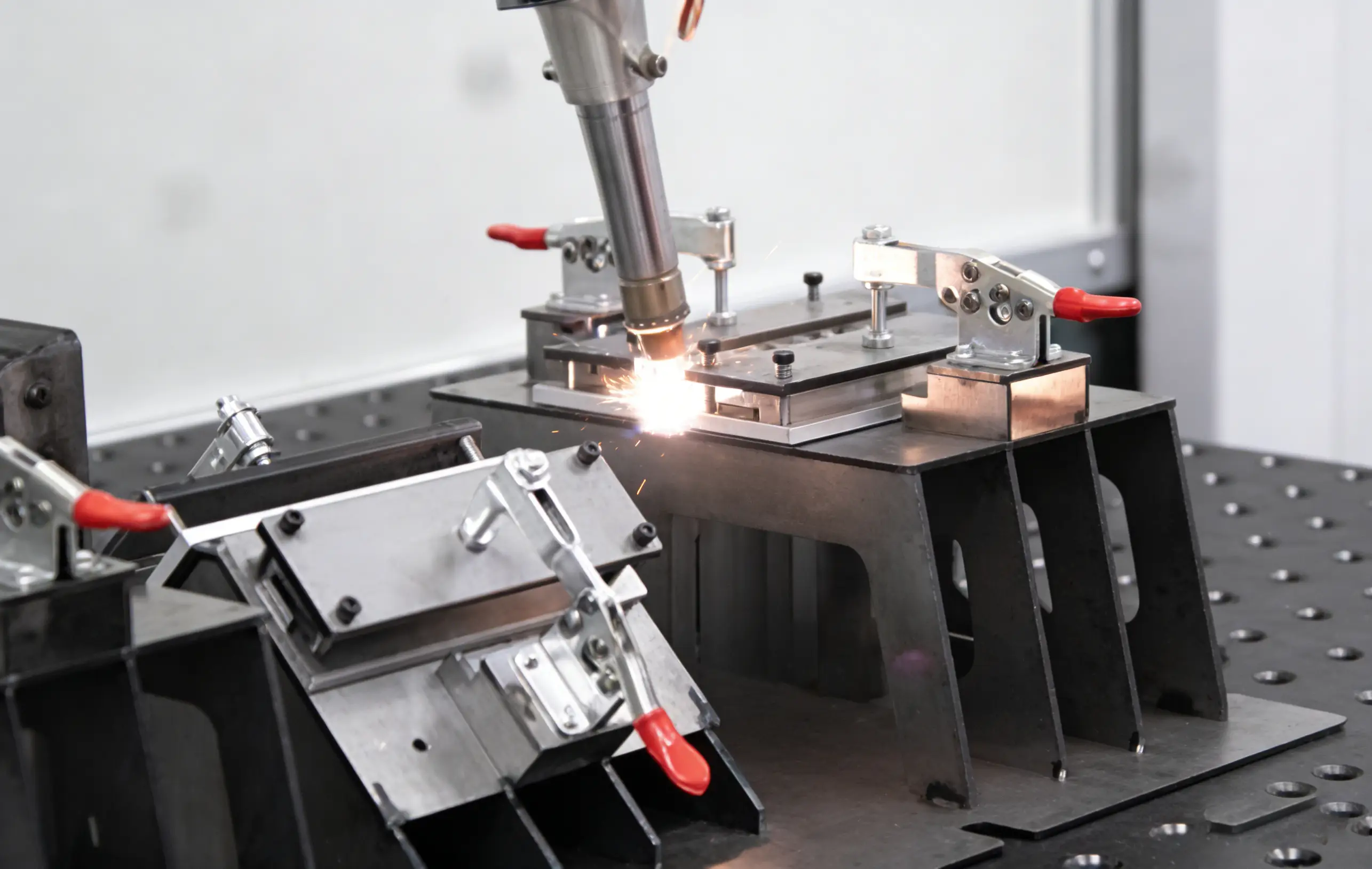 Amada Laser Welder For Small Workshops: Is It Overkill For Your Business? 2 Amada2%E6%BF%80%E5%85%89%E7%84%8A%E6%8E%A5%E6%9C%BA%E9%80%82%E9%85%8D%E5%B0%8F%E4%BD%9C%E5%9D%8A%E5%88%86%E6%9E%90 %281%29